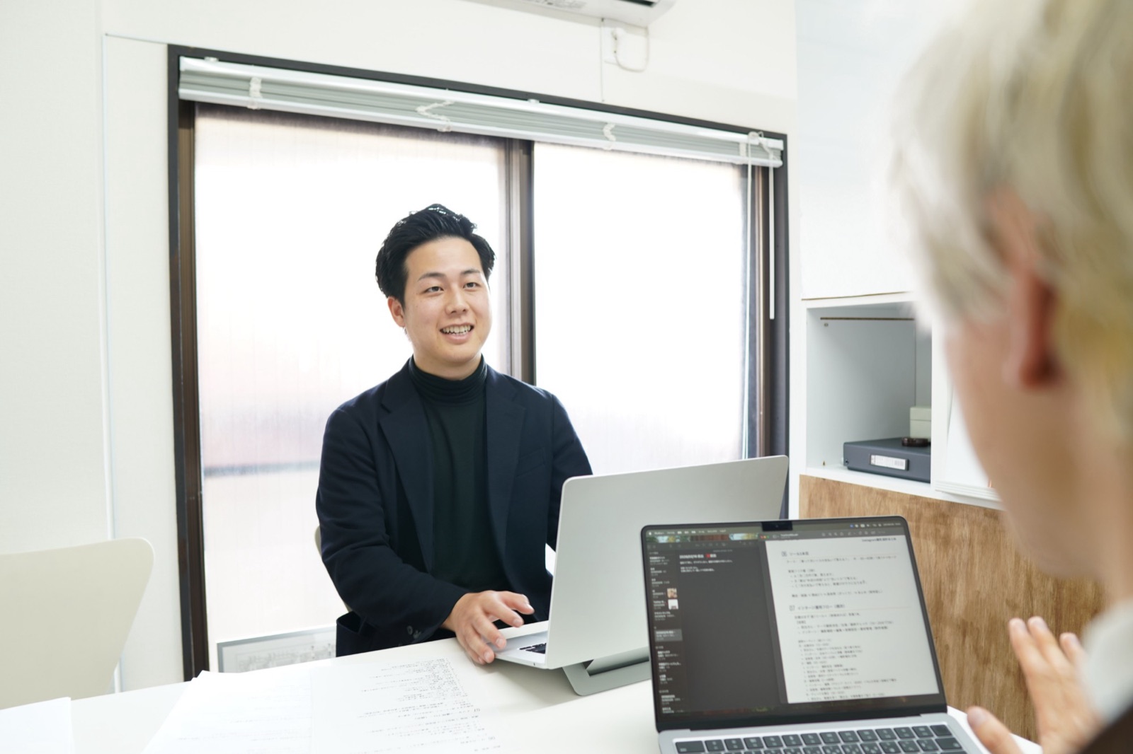 お客様のお話をうかがう代表